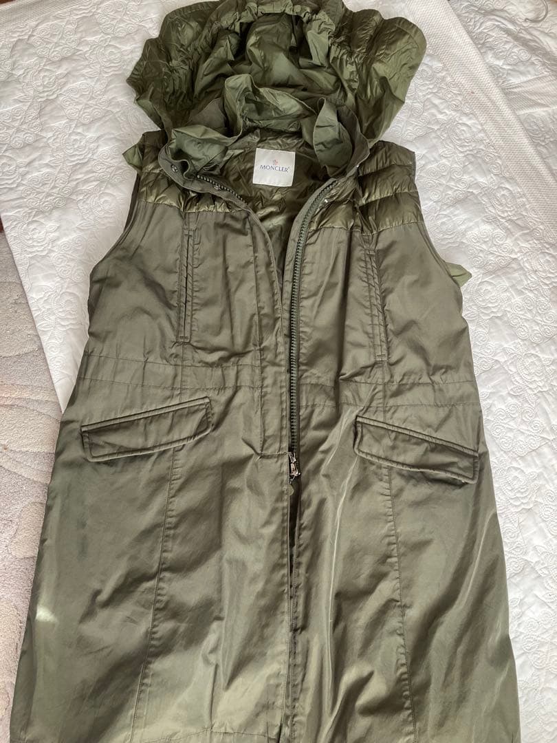 MONCLERダウンロングベスト