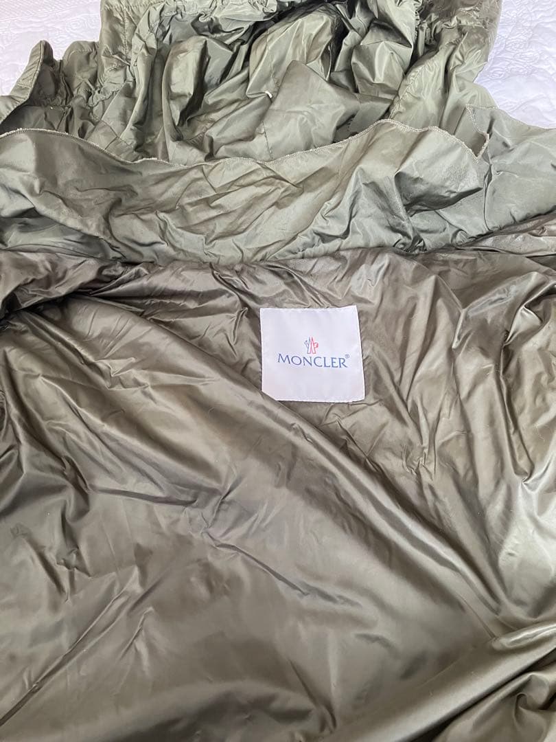MONCLERダウンロングベスト