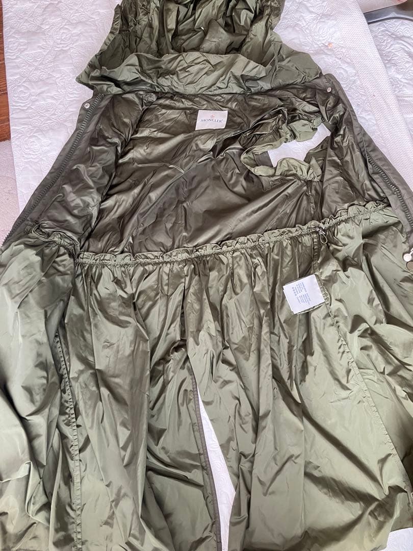 MONCLERダウンロングベスト