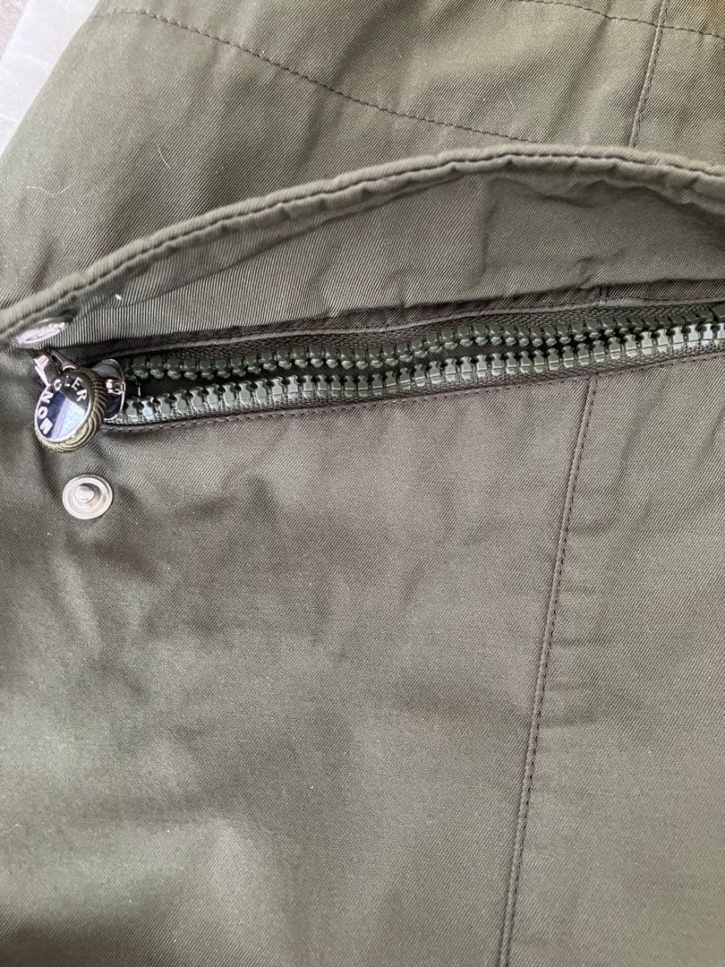 MONCLERダウンロングベスト