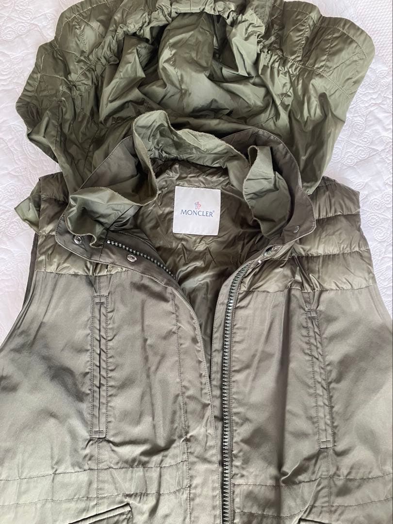 MONCLERダウンロングベスト