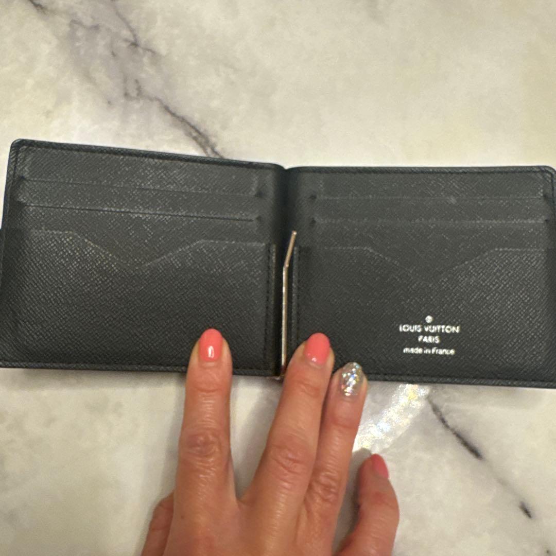 美品 ルイヴィトン 二つ折り財布 タイガ 黒 マネークリップ メンズ　お箱付き