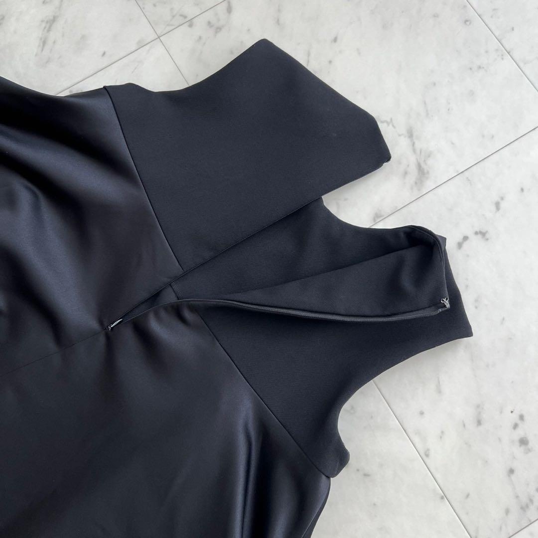 YOKOCHAN パールネック Aラインノースリーブブラウス サテン ブラック