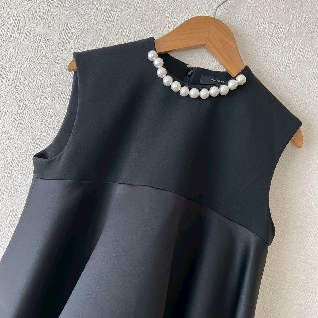 YOKOCHAN パールネック Aラインノースリーブブラウス サテン ブラック