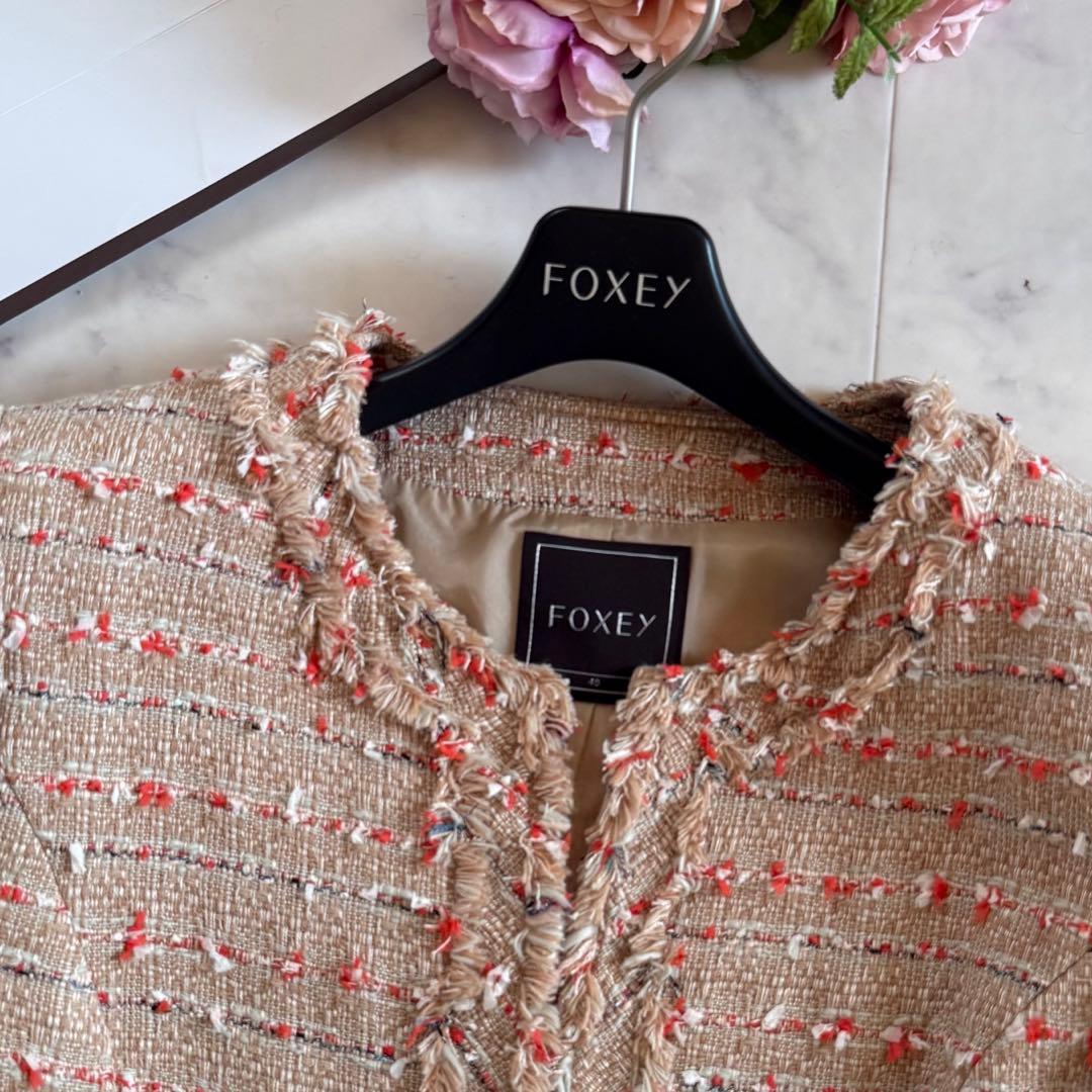 美品★フォクシー 近年 定価13万 ツイードノーカラージャケット サンドマルチ