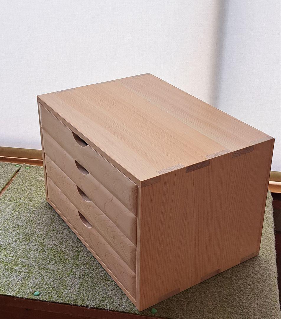 Aurelius さまへ桧スツールと ４段チェストです。