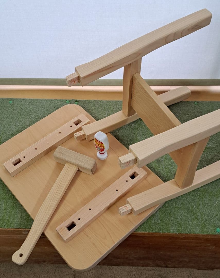 Aurelius さまへ桧スツールと ４段チェストです。