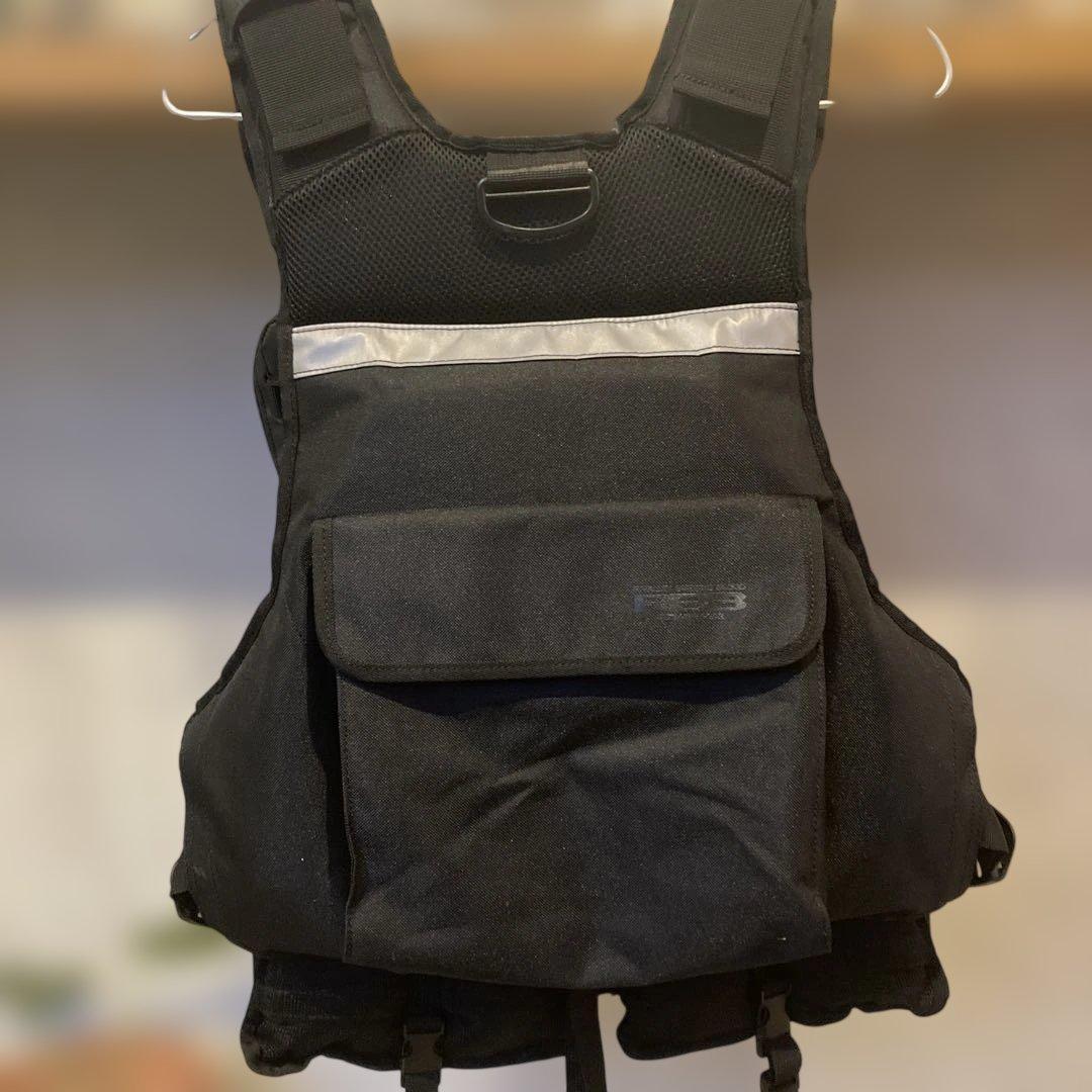 リバレイ RBB ルアーゲームベスト ブラック×ブラック フローティングベスト