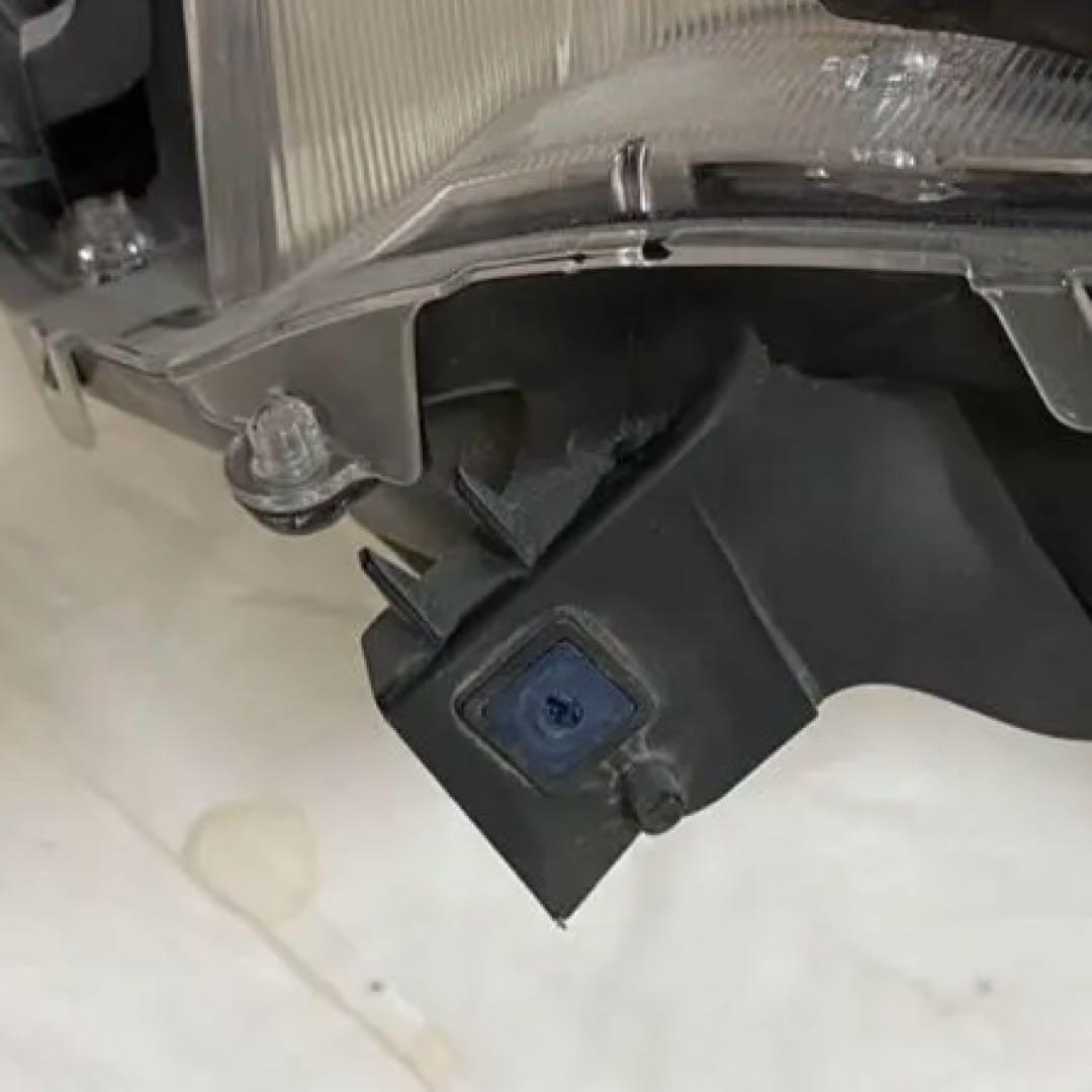 30ヴェルファイア　後期型右ヘッドライト　中古