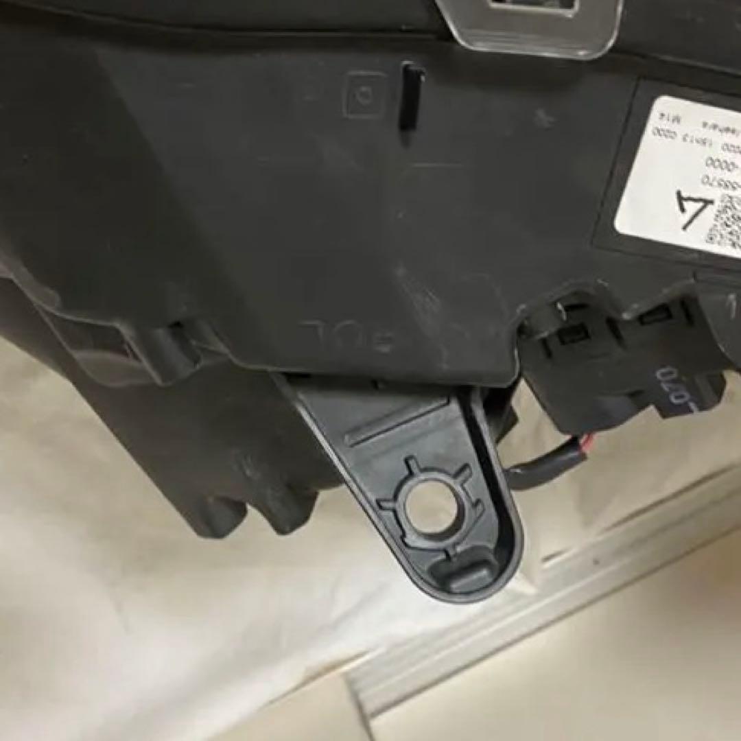 30ヴェルファイア　後期型右ヘッドライト　中古