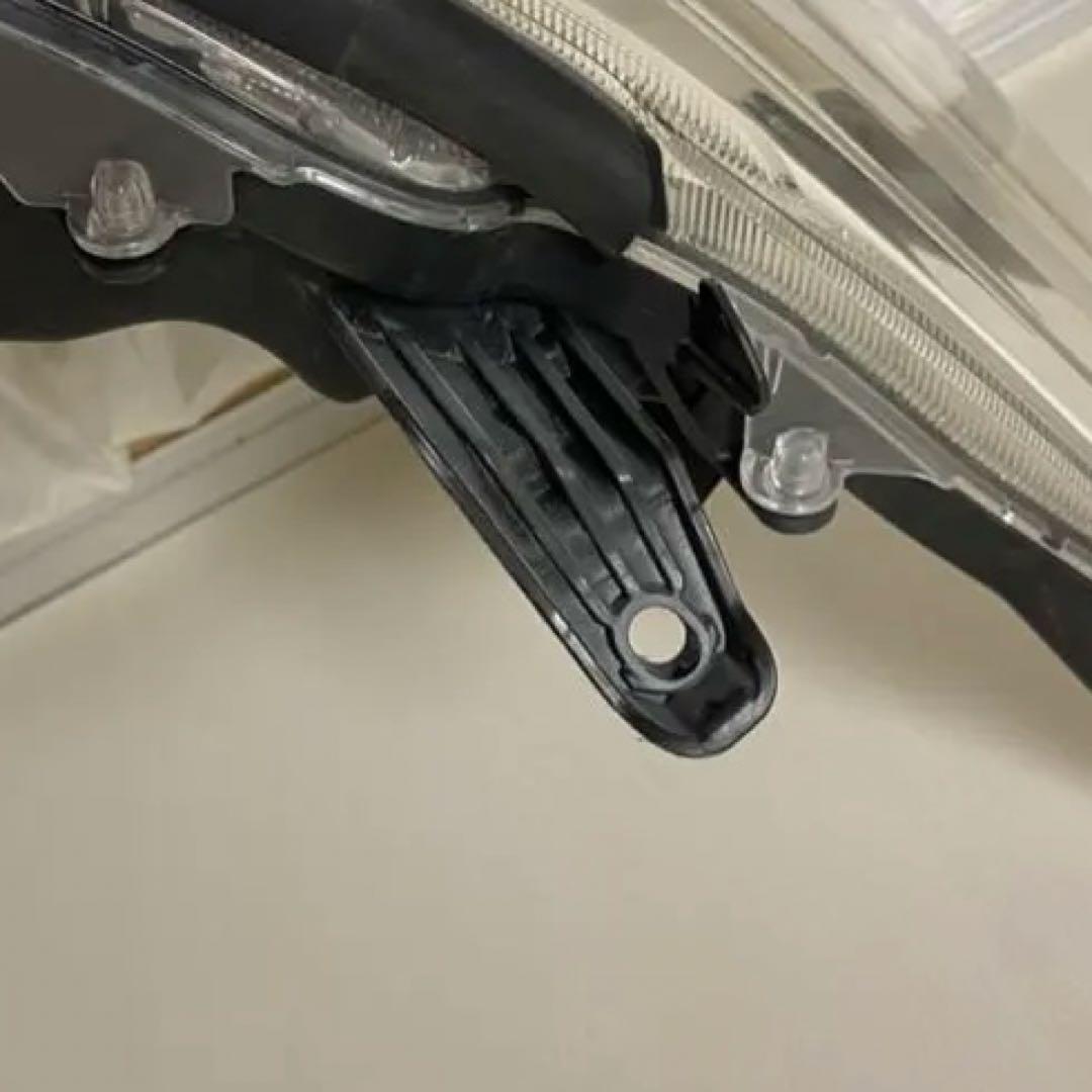 30ヴェルファイア　後期型右ヘッドライト　中古