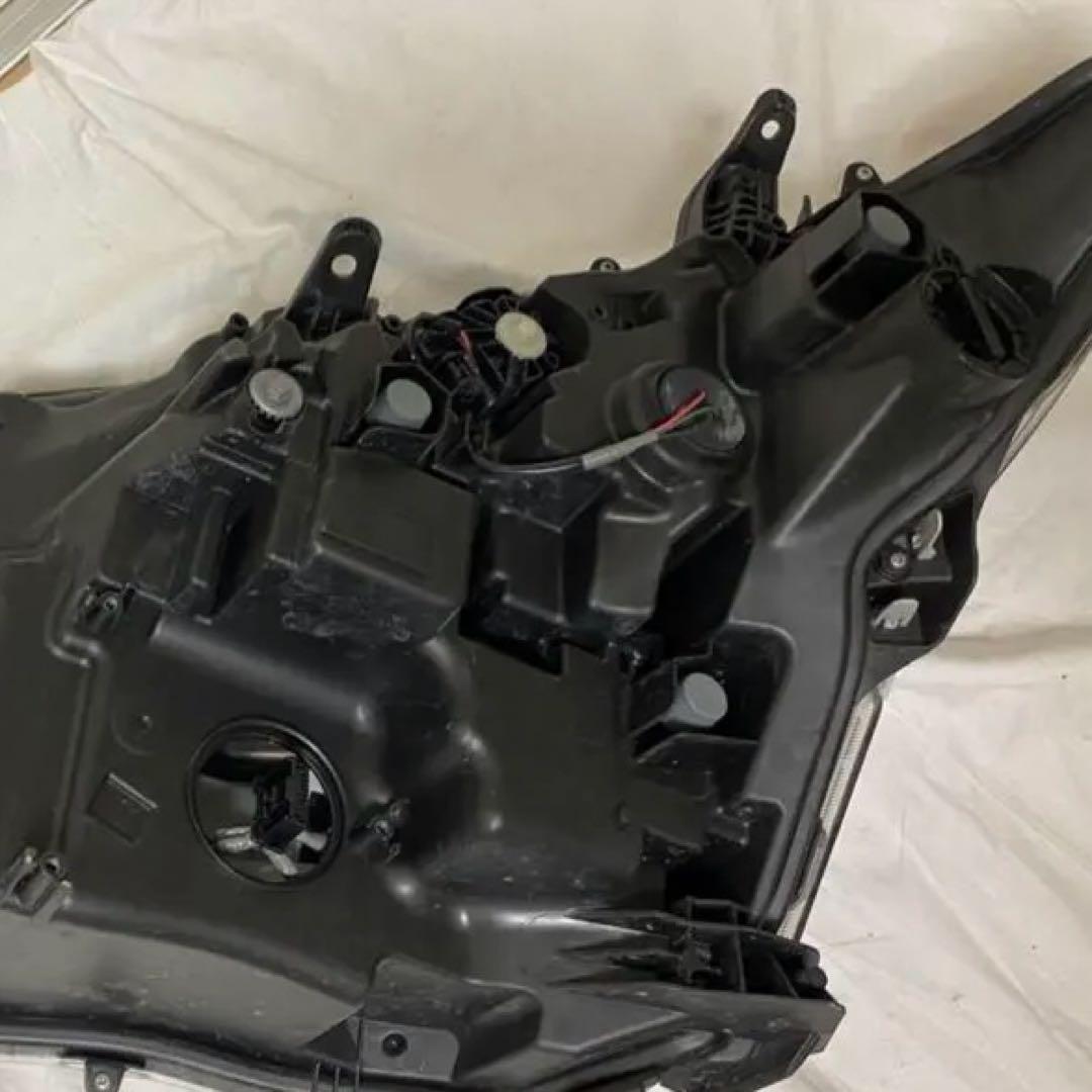 30ヴェルファイア　後期型右ヘッドライト　中古