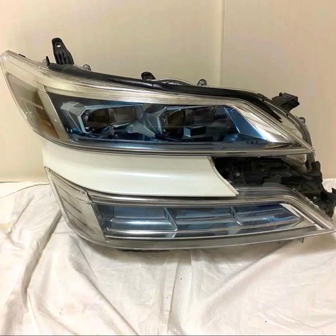 30ヴェルファイア　後期型右ヘッドライト　中古
