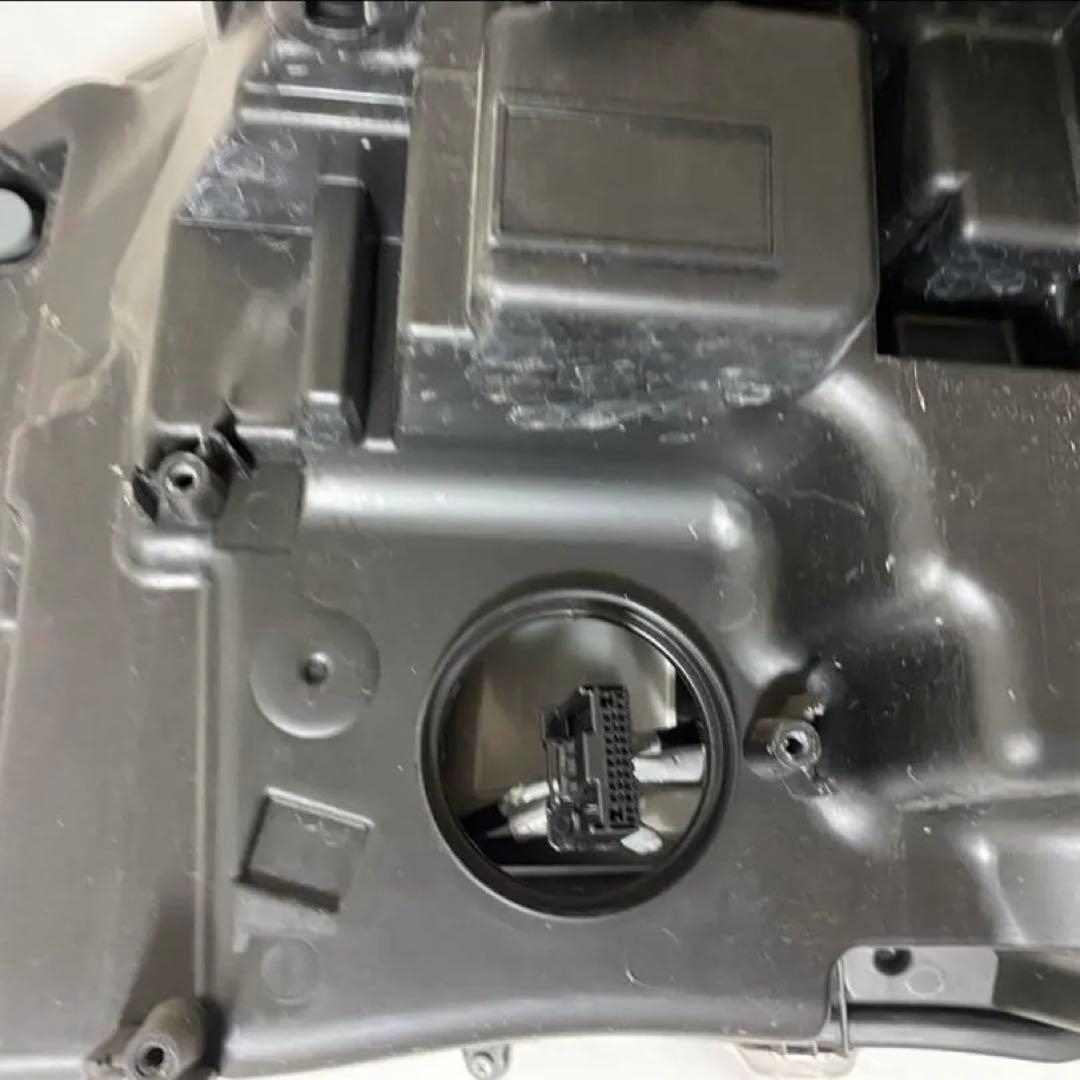 30ヴェルファイア　後期型右ヘッドライト　中古