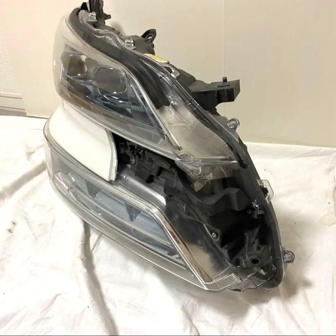 30ヴェルファイア　後期型右ヘッドライト　中古