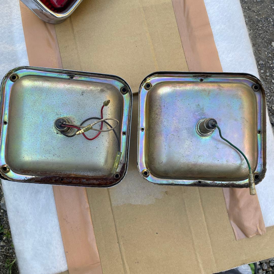 トラックのテールランプ、ウィンカーランプ。本体