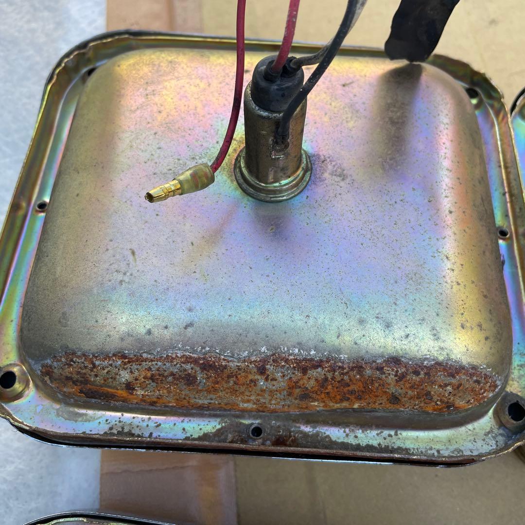 トラックのテールランプ、ウィンカーランプ。本体