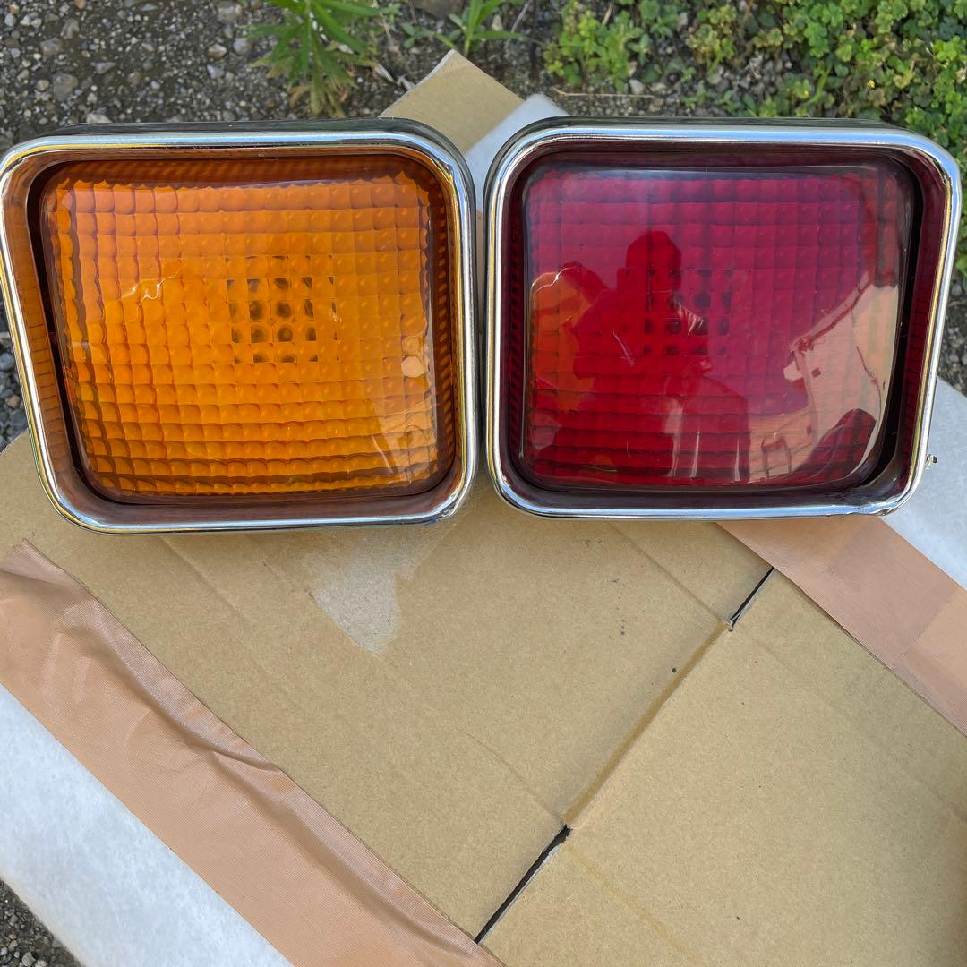 トラックのテールランプ、ウィンカーランプ。本体