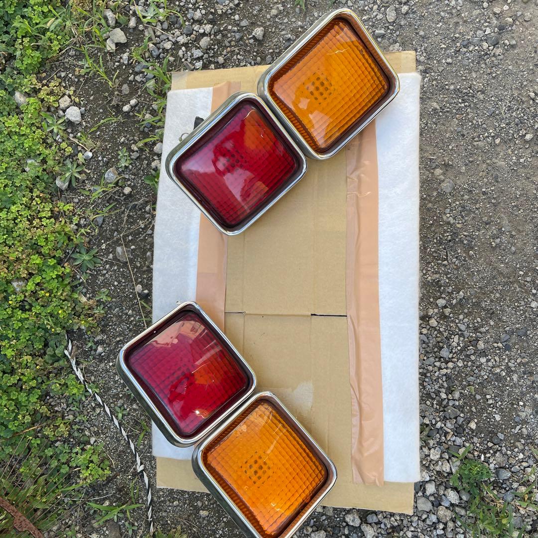 トラックのテールランプ、ウィンカーランプ。本体