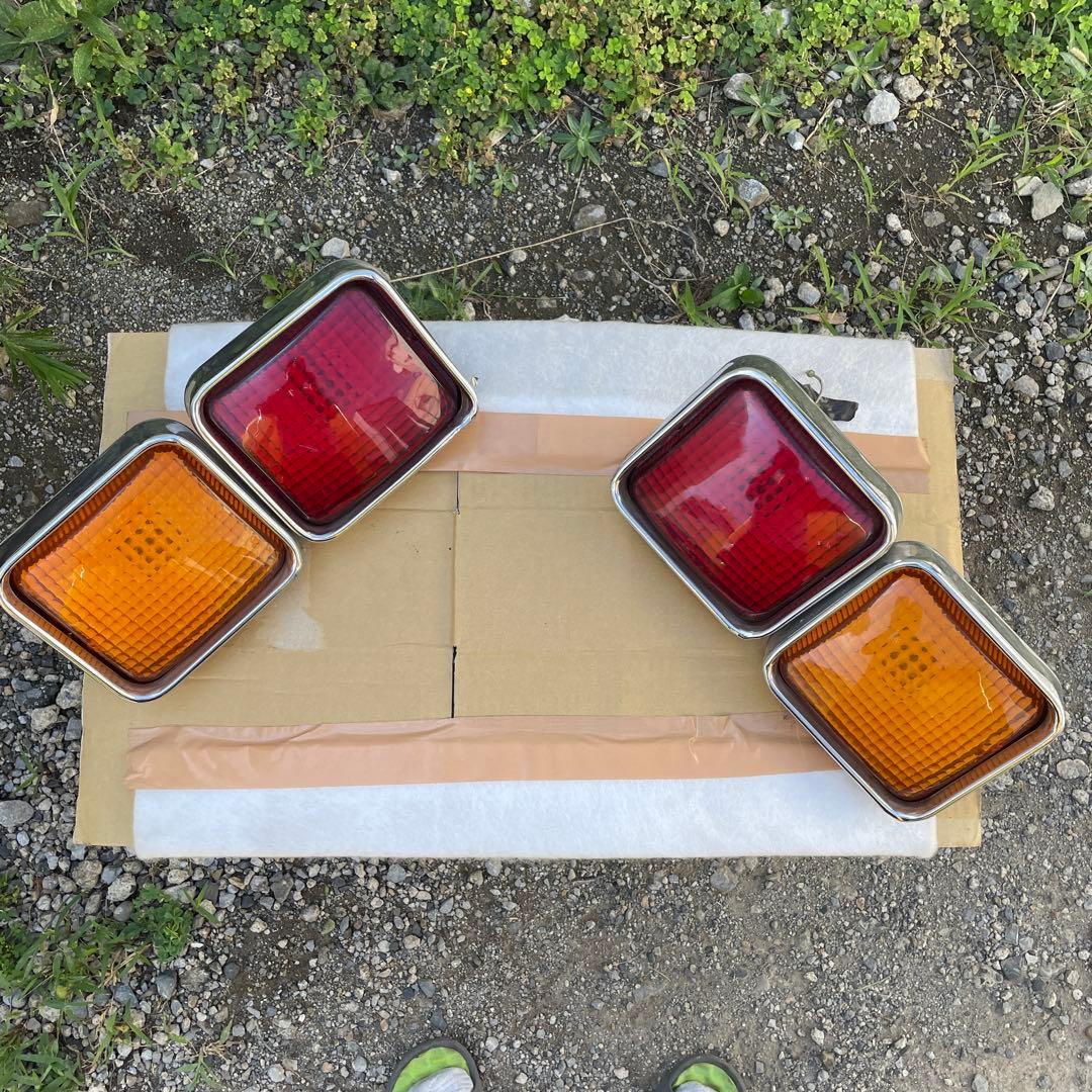 トラックのテールランプ、ウィンカーランプ。本体