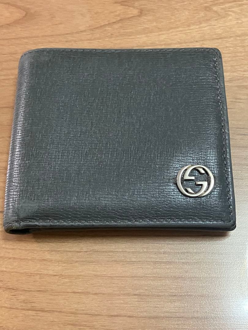 Gucci グレー 二つ折り財布