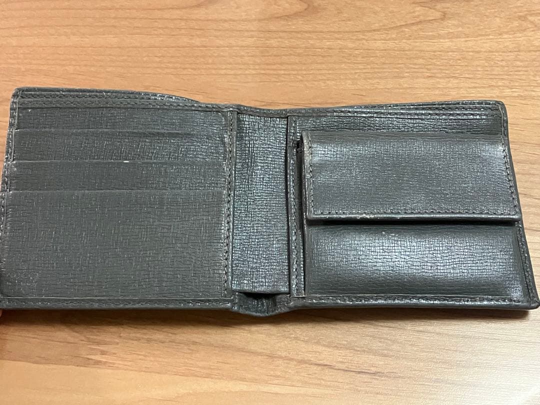 Gucci グレー 二つ折り財布