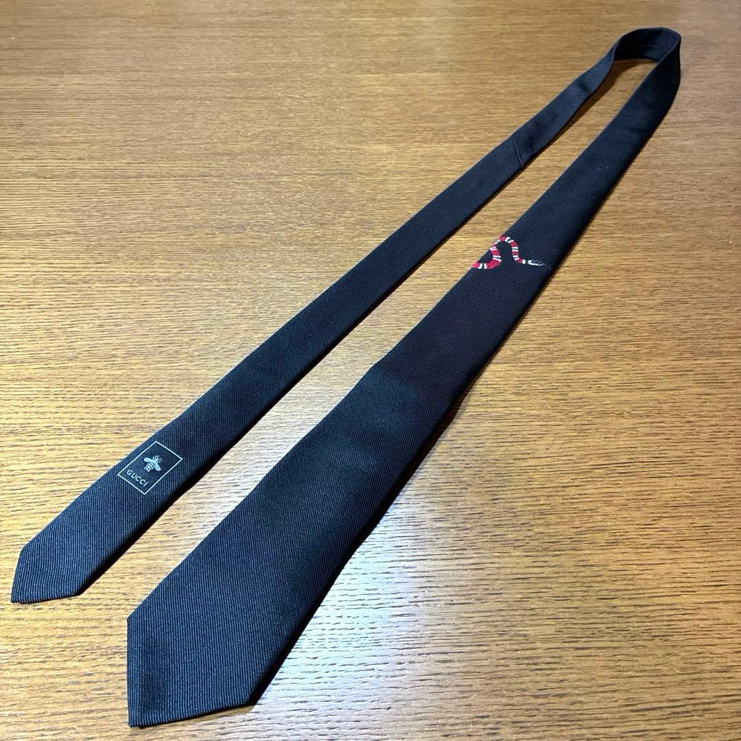 【美品】GUCCI グッチ 黒ネクタイ キングスネーク