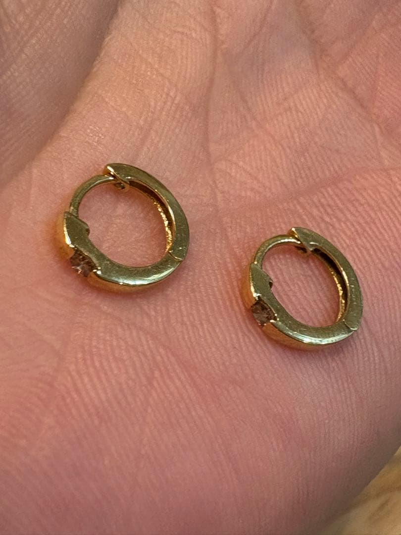 K18中折れフープピアス　一粒ダイヤ付き　10㎜