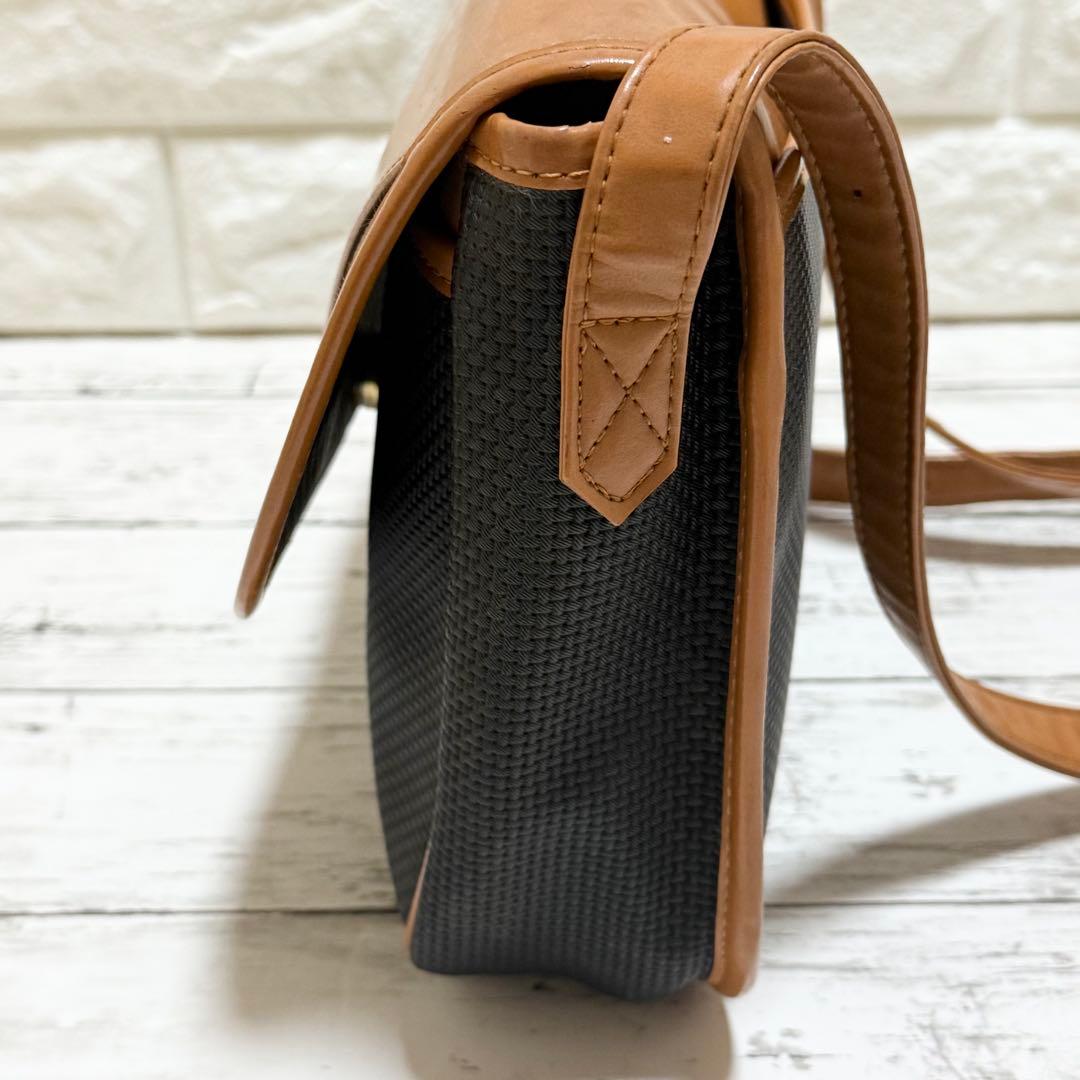 イヴサンローラン ショルダーバッグ ロゴ金具 ブラウン×ブラック ヴィンテージ