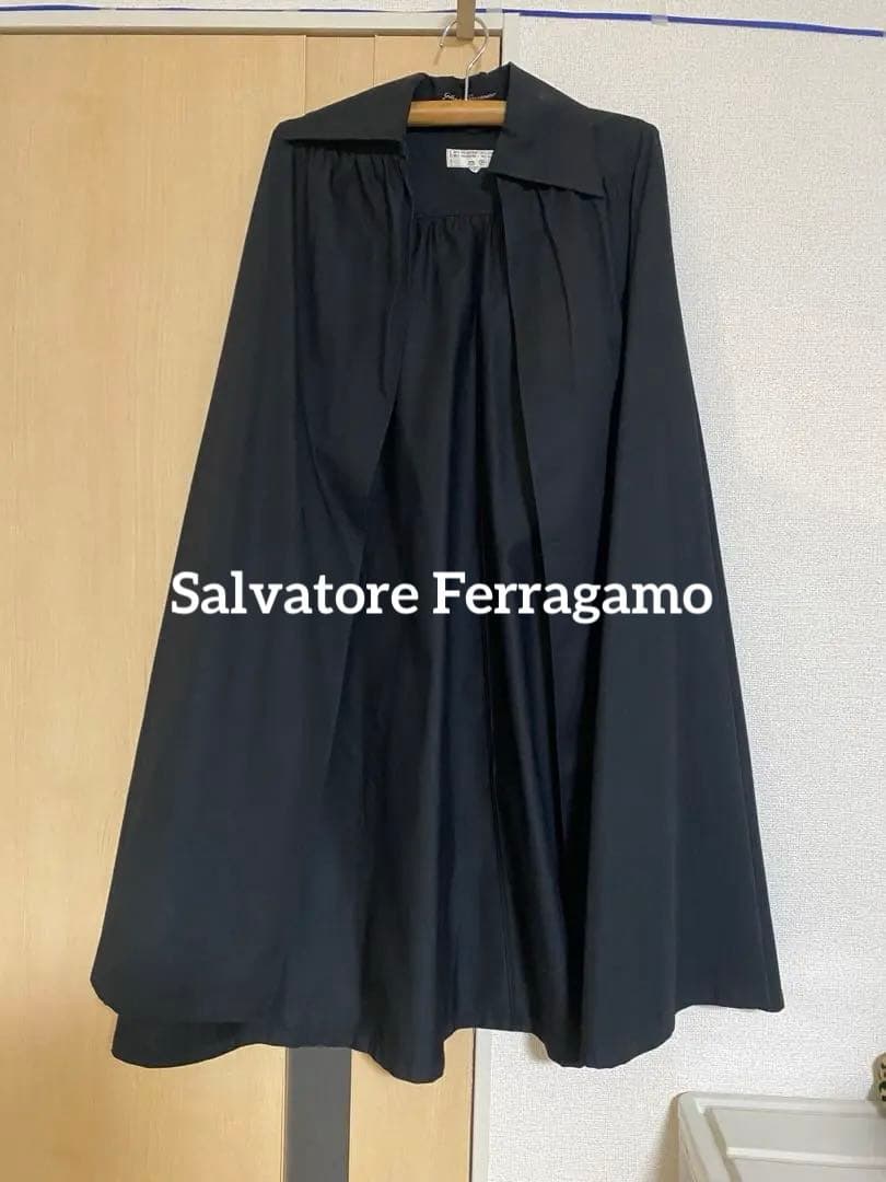 小*梅様 【未使用品】サルヴァトーレ フェラガモ マント　コート イタリア製
