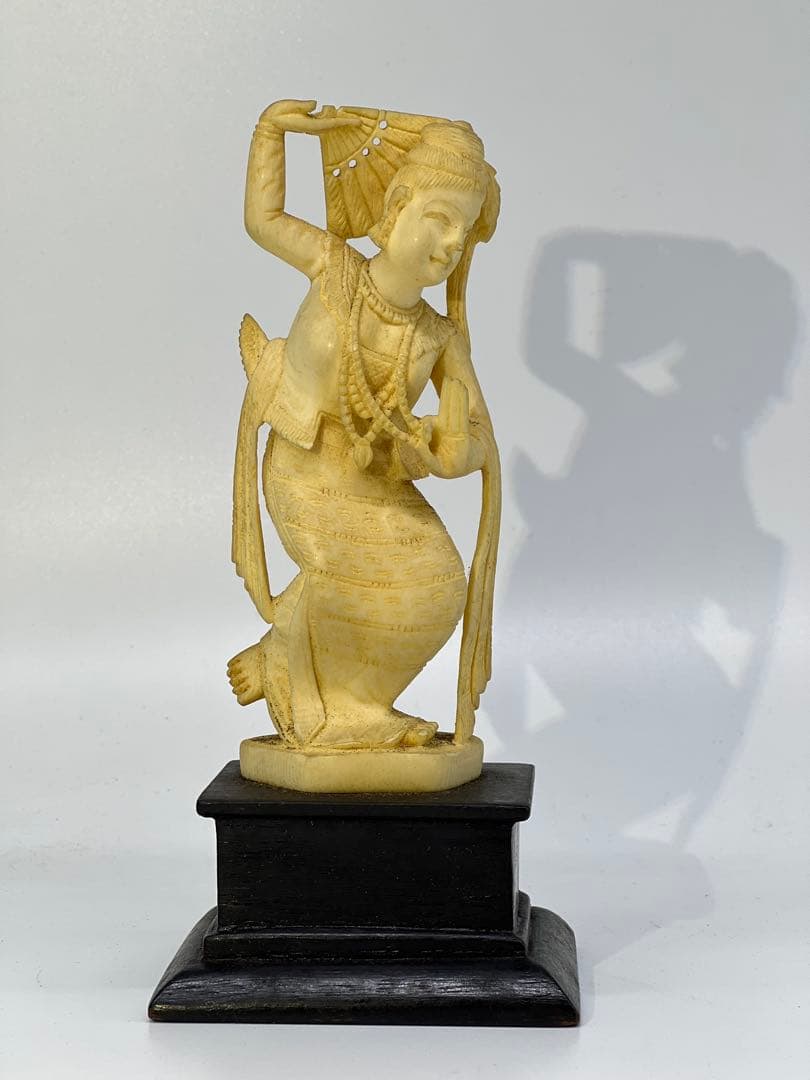 極上　人物　重さ；196g