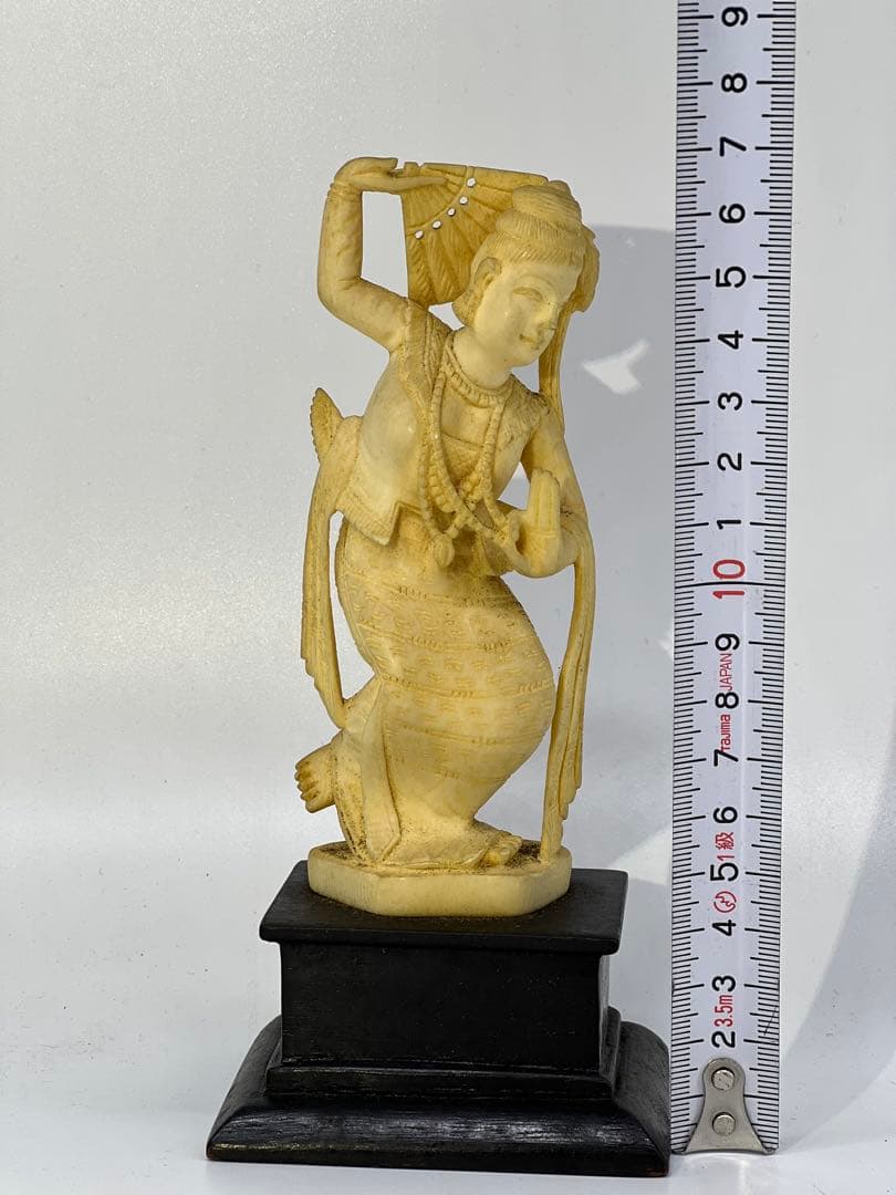 極上　人物　重さ；196g