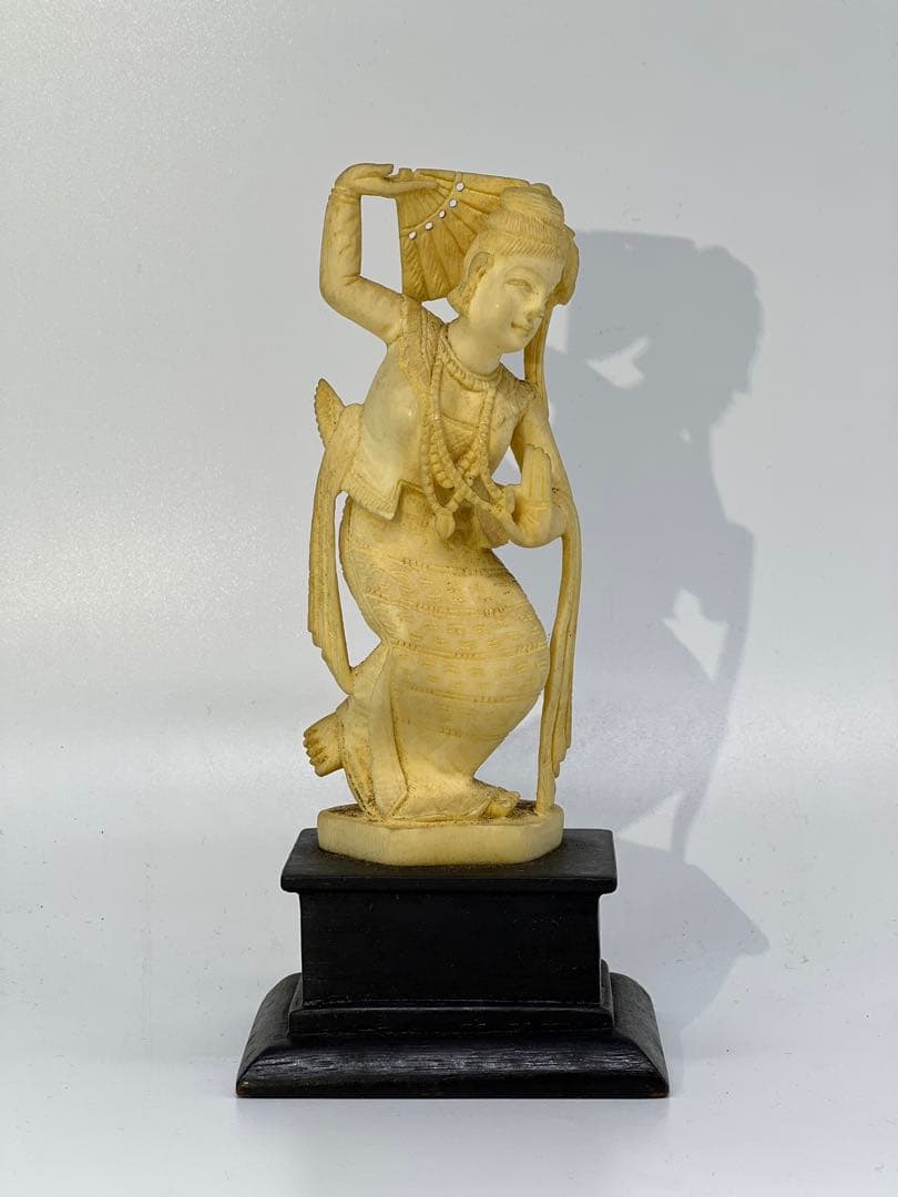 極上　人物　重さ；196g