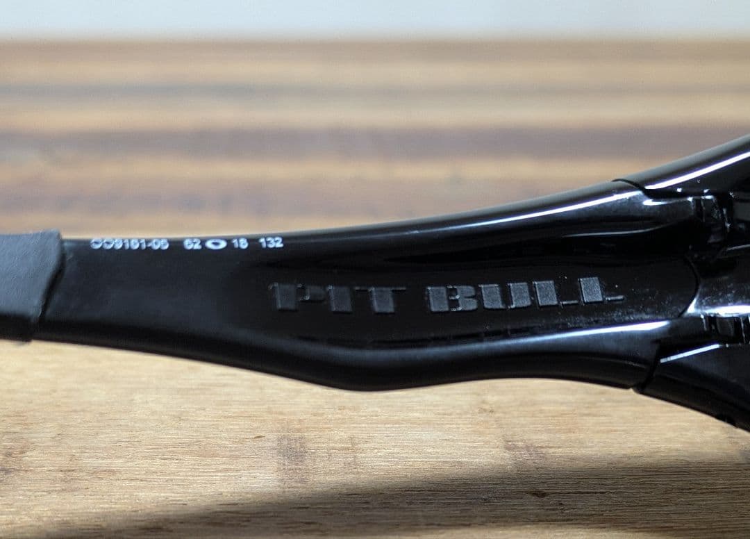 オークリー (Oakley) モデル名: ピットブル