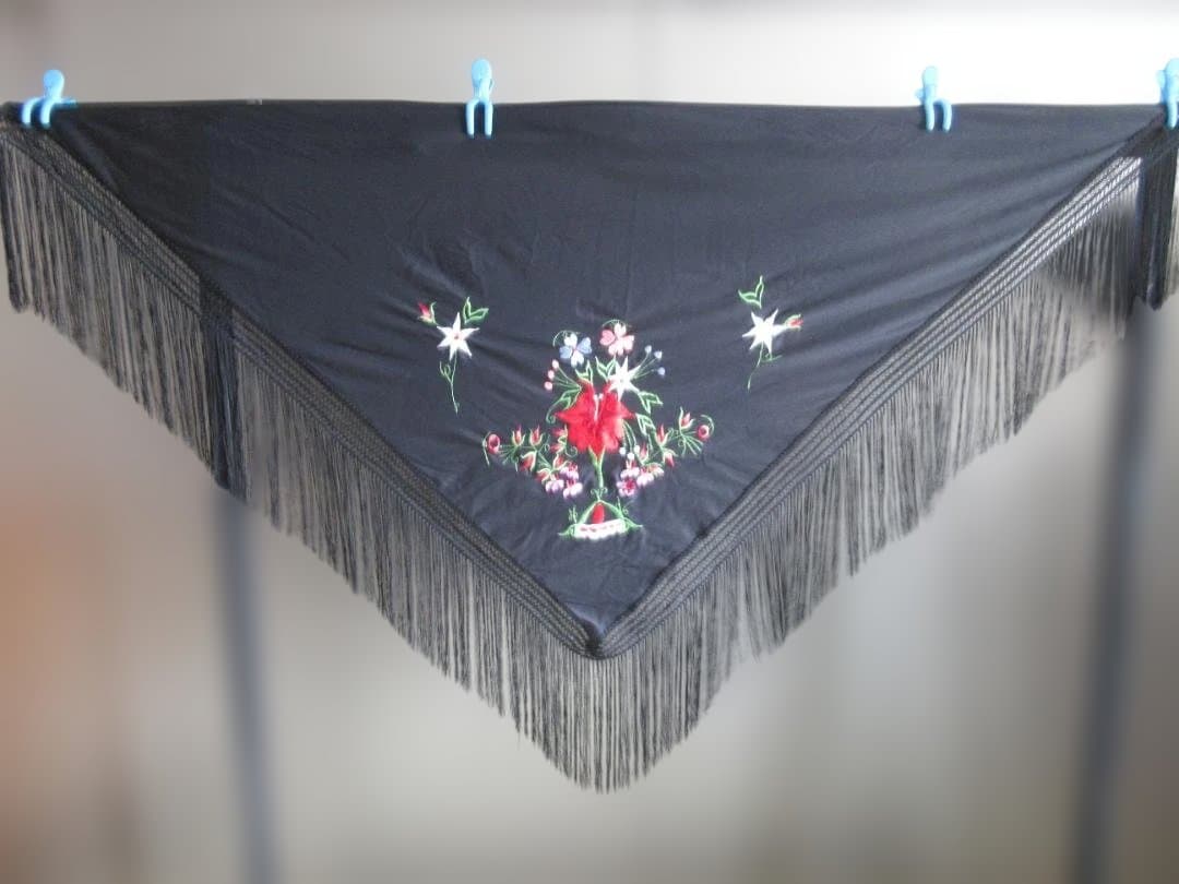 フラメンコ用黒地　赤バラ刺繍三角マントン