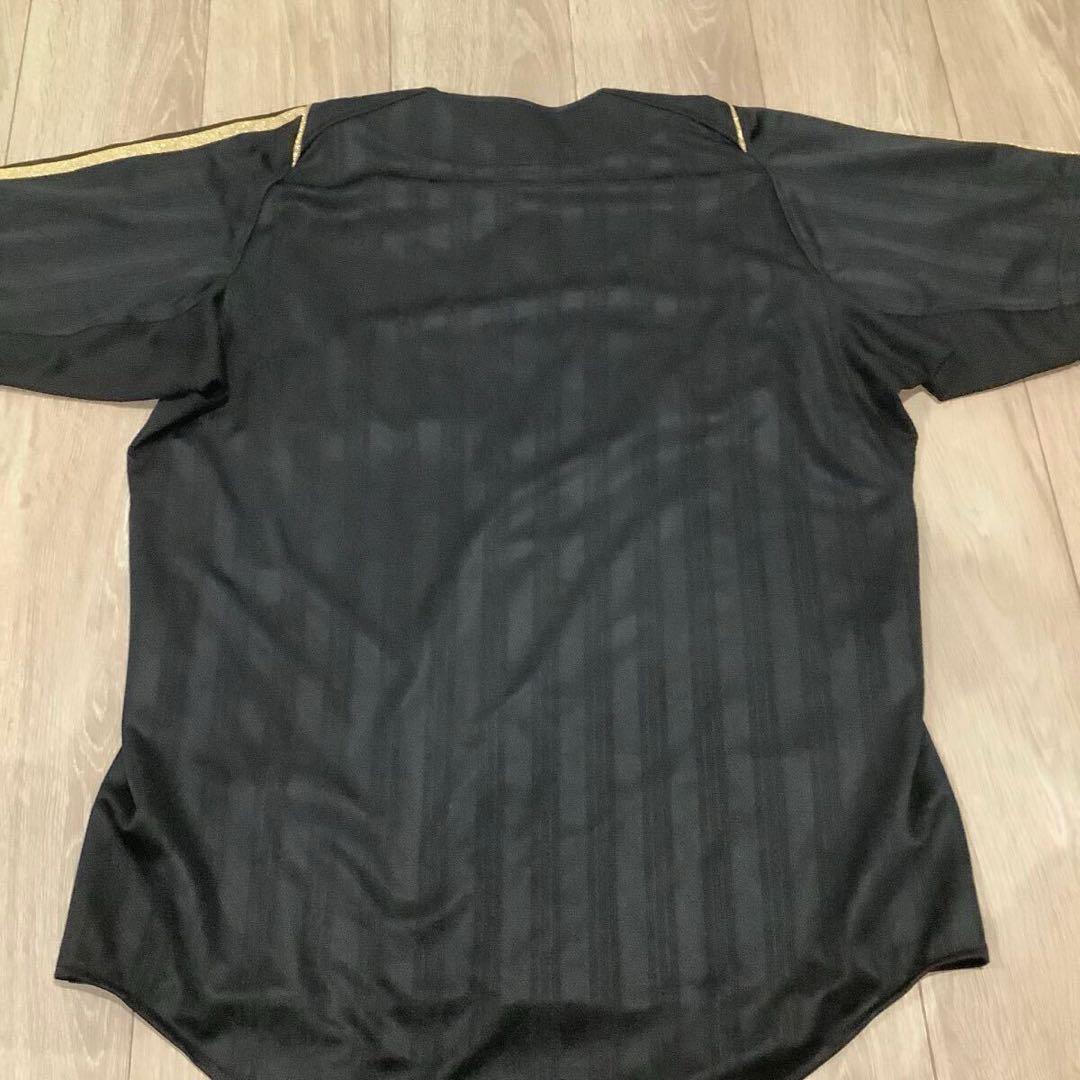 読売ジャイアンツ　ゴールド　ブラック　ユニフォーム　Lサイズ　未使用