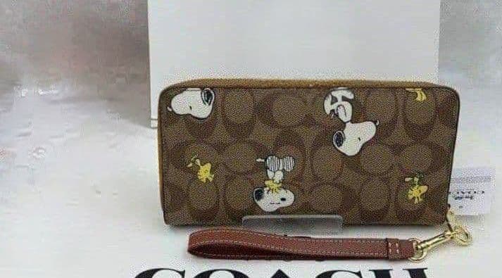 新品未使用コーチ長財布スヌーピー柄ストラップブラウンレディースメンズ送料無料