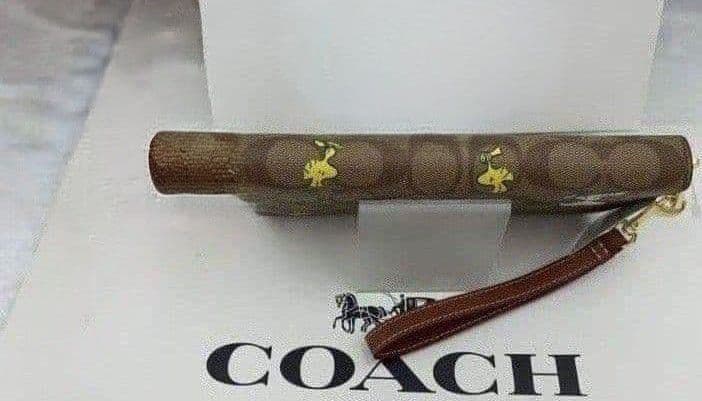 新品未使用コーチ長財布スヌーピー柄ストラップブラウンレディースメンズ送料無料