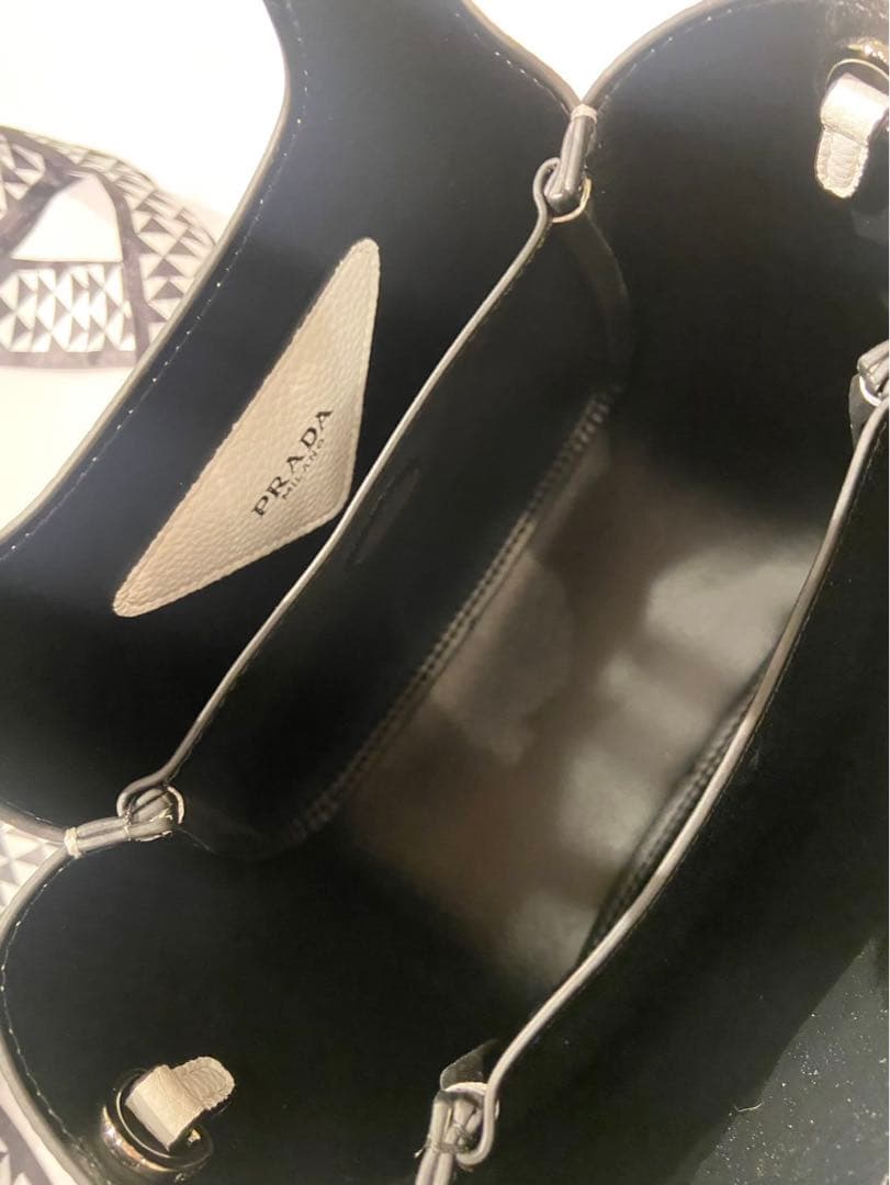 PRADA ホワイトハンドバッグ　ノベルティ