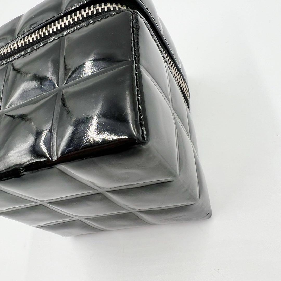 CHANEL シャネル　ココマーク　エナメル　バニティ　ポーチ　ブラック