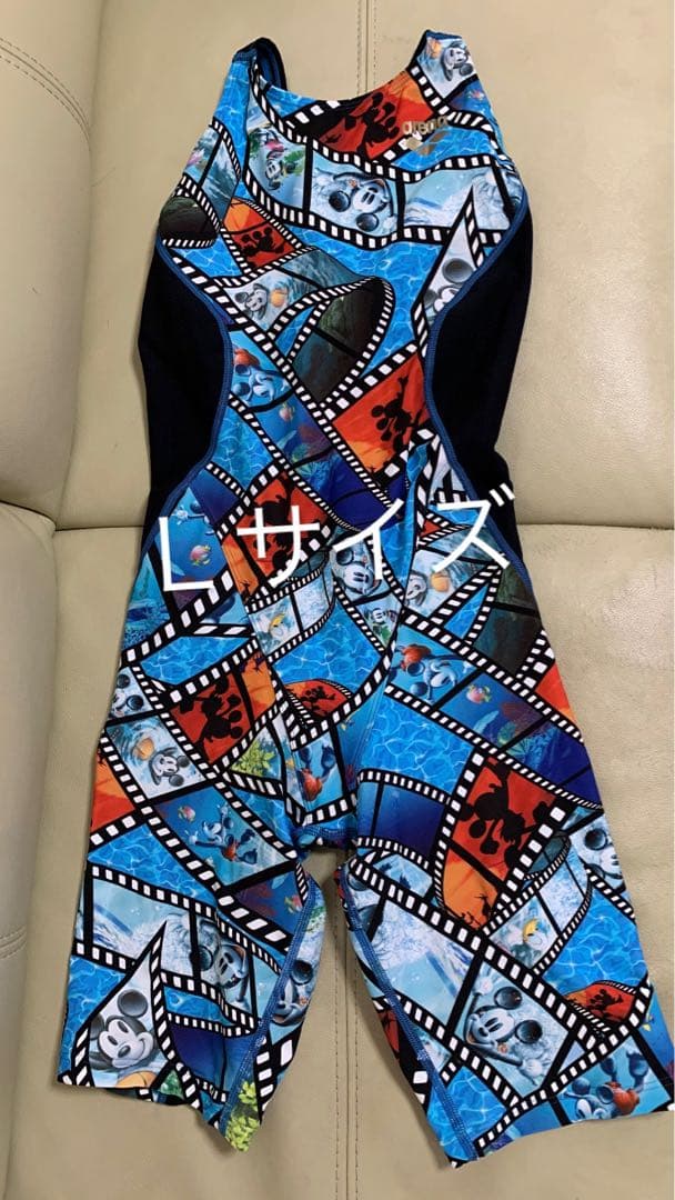 アリーナディズニー水着とミズノキャップ