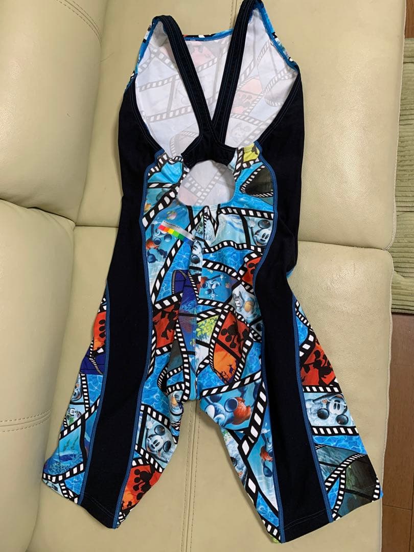 アリーナディズニー水着とミズノキャップ