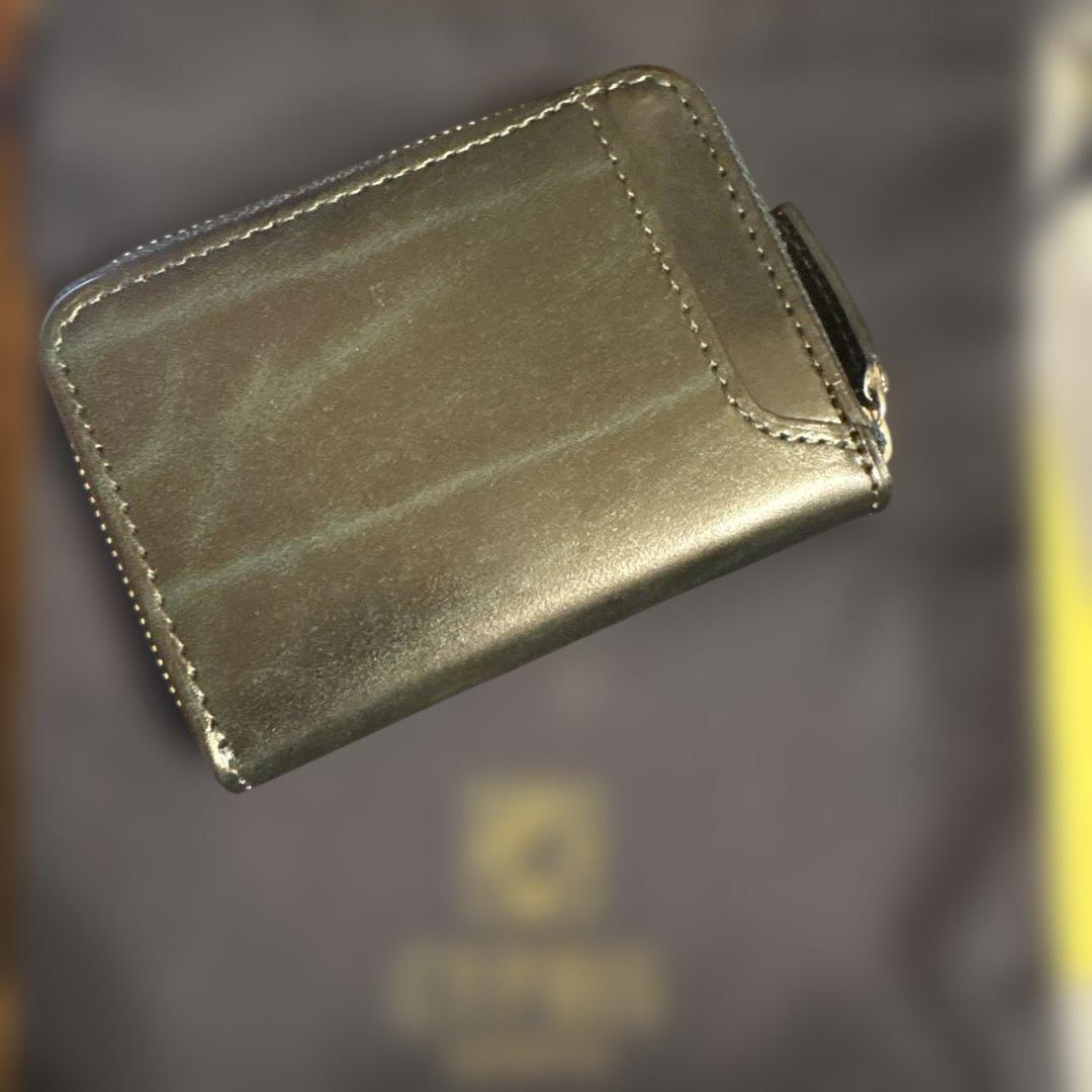 たろんぼ 黒いレザー二つ折り財布 cypris
