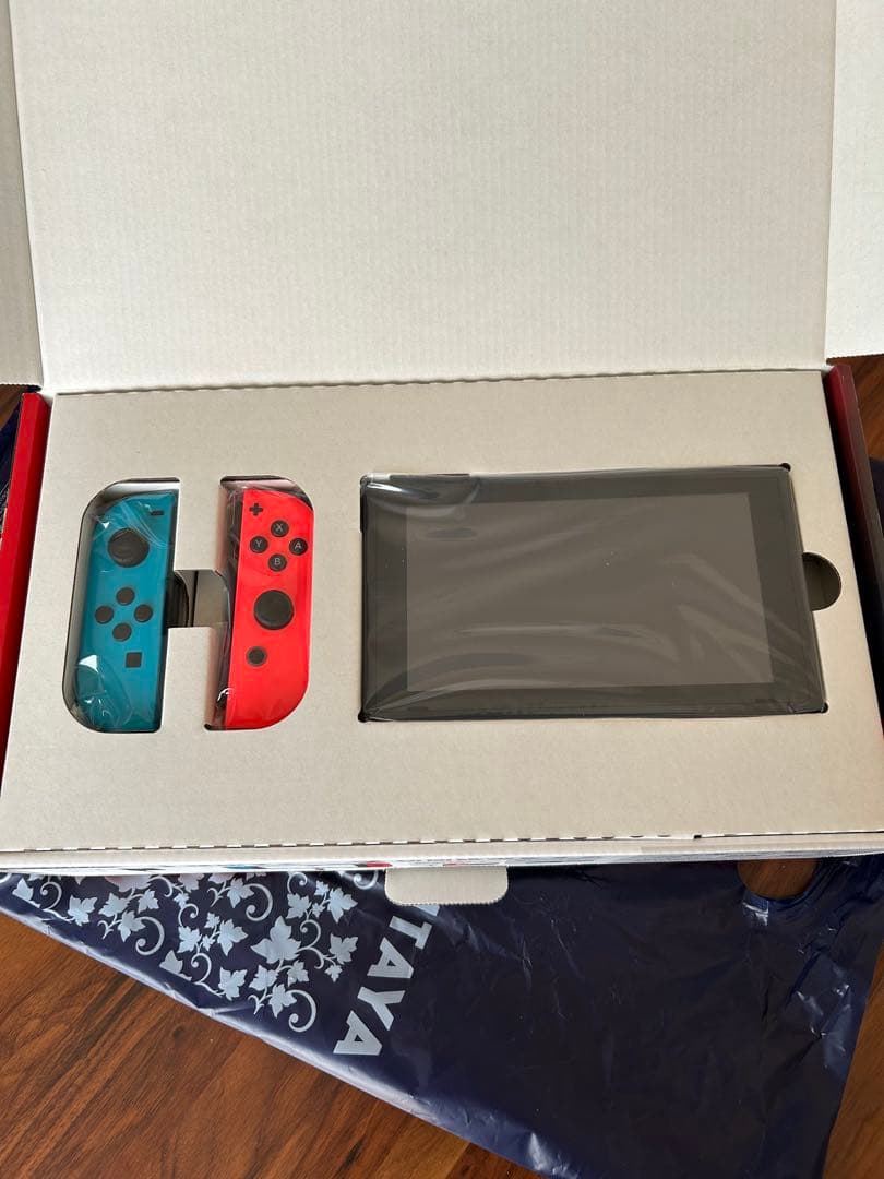 新品Nintendo Switch ネオンブルー/レッド 本体