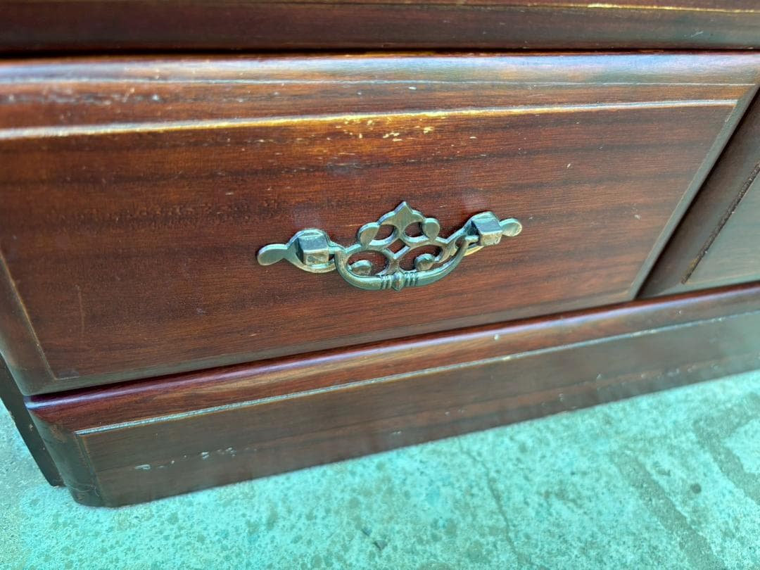 ステンド調　アンティーク　キャビネット　ガラス扉　ガラス戸棚　レトロ　インテリア