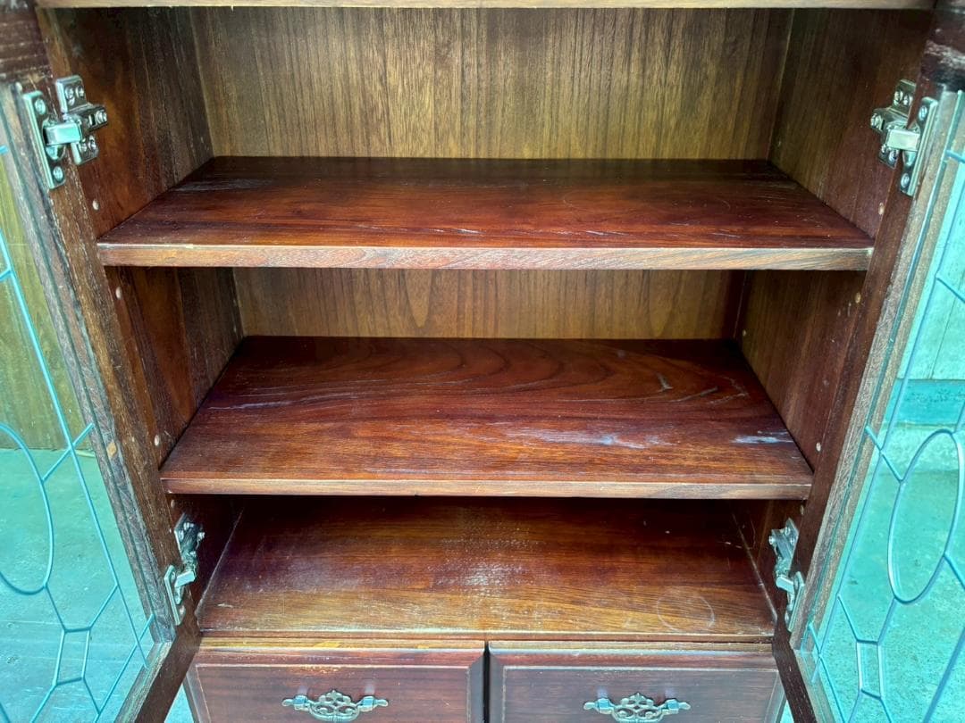 ステンド調　アンティーク　キャビネット　ガラス扉　ガラス戸棚　レトロ　インテリア