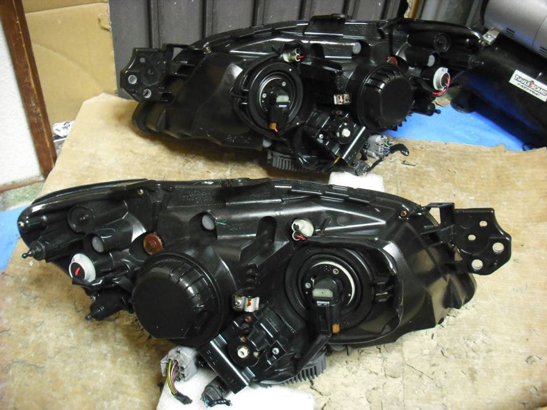 美品 GG GD インプレッサ 後期 鷹目 HID キセノン ヘッドライト左右