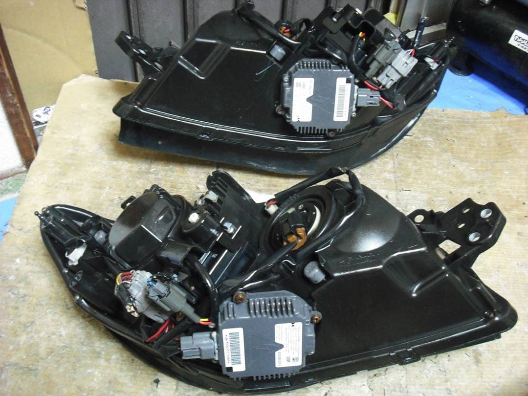 美品 GG GD インプレッサ 後期 鷹目 HID キセノン ヘッドライト左右