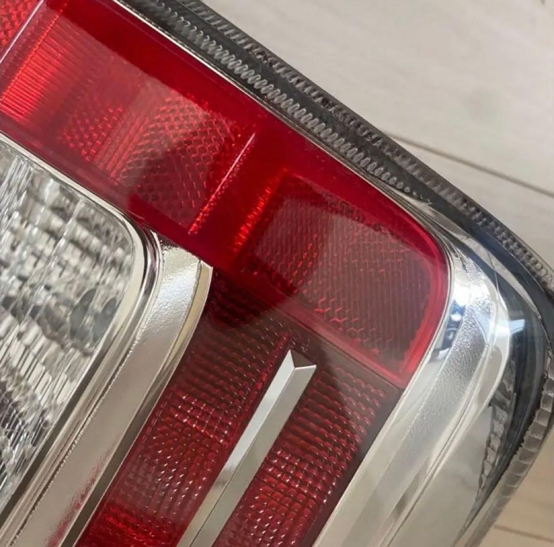 30プリウス　後期　テールランプ　送料込み