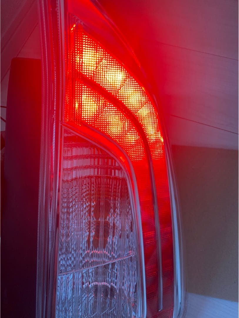 30プリウス　後期　テールランプ　送料込み